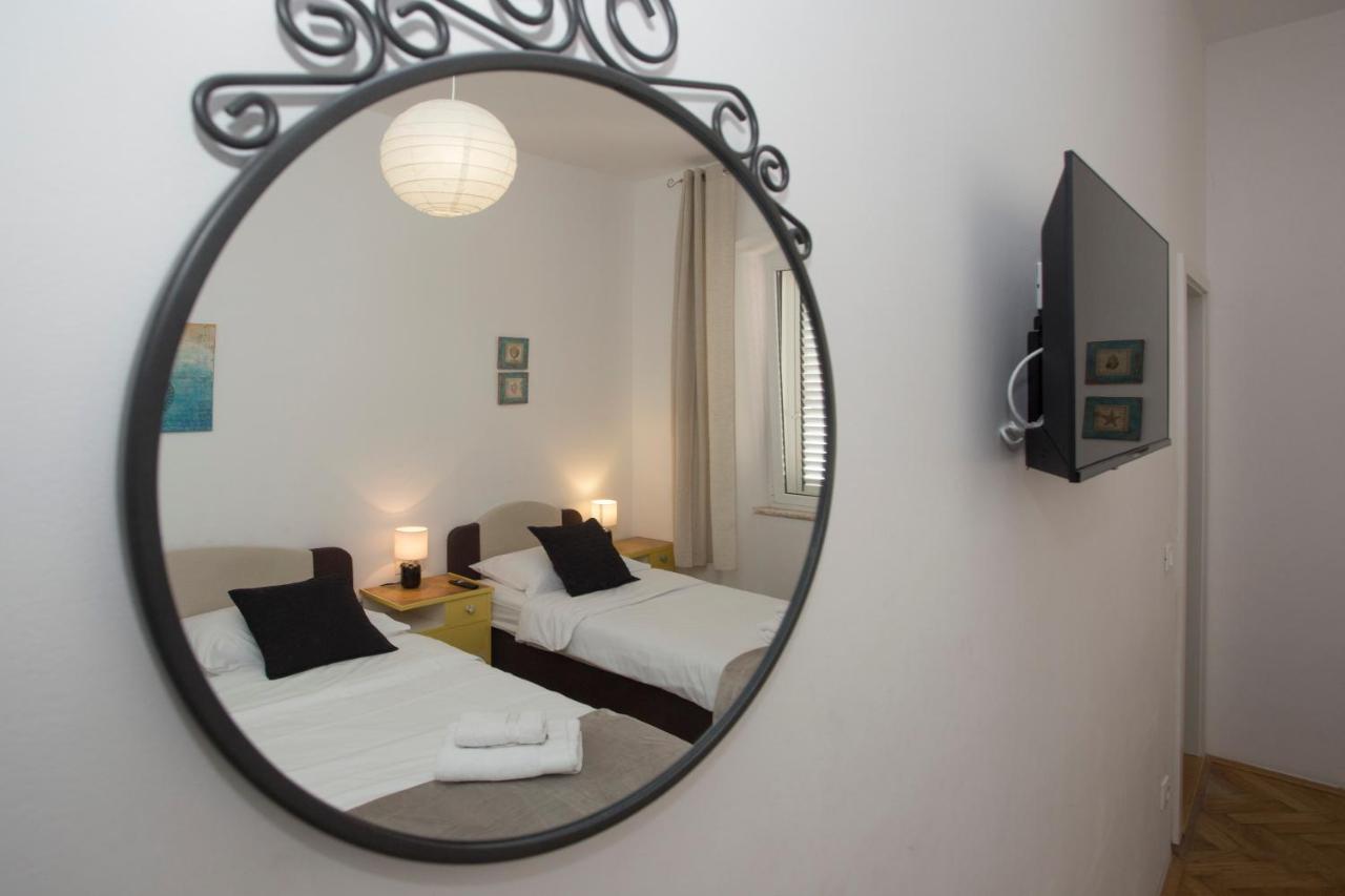 Town Place Apartment Split Exterior foto
