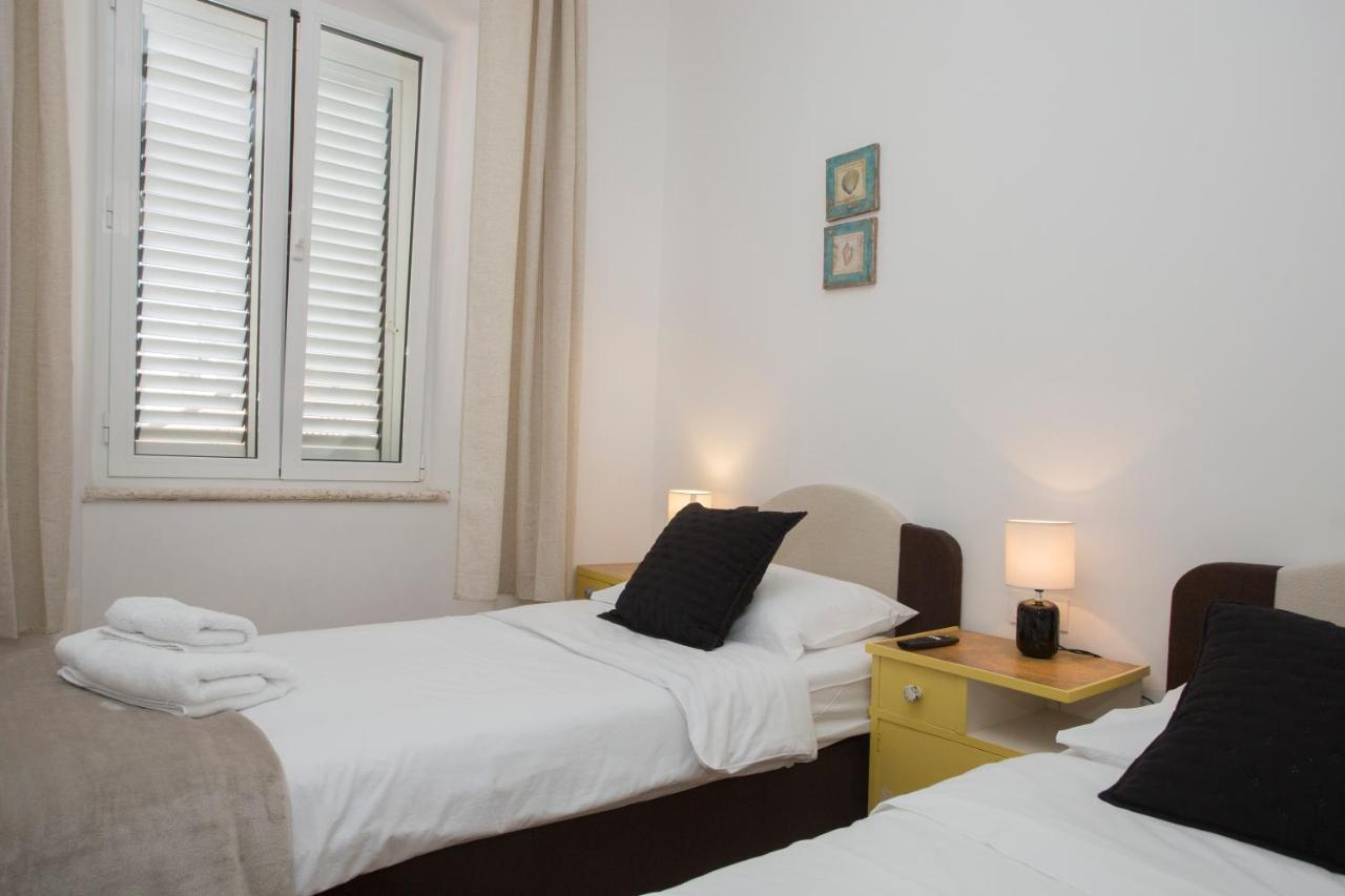 Town Place Apartment Split Exterior foto
